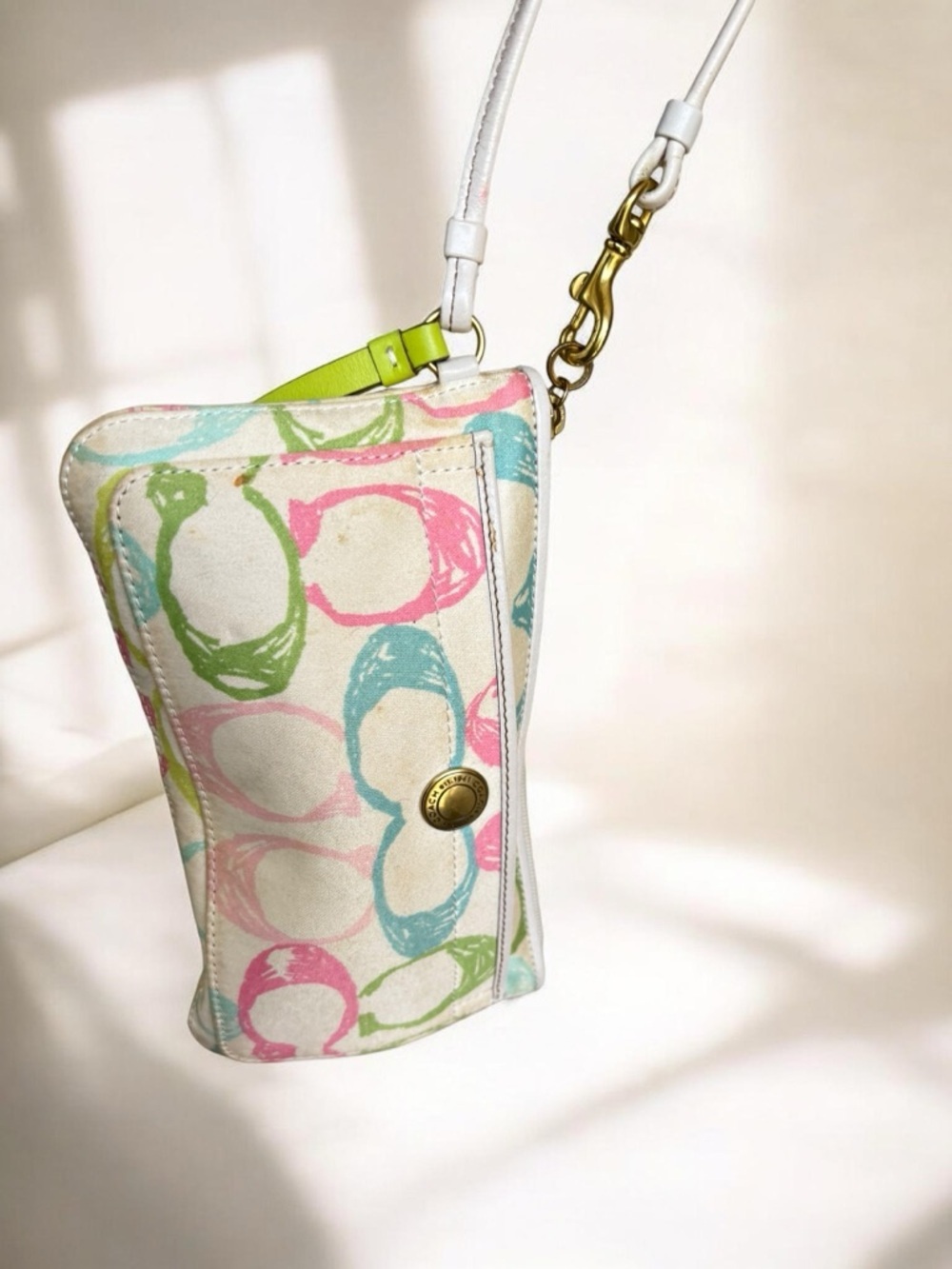 a vintage Coach Y2K pastel scribble wristlet ivory Canvas bag - Picture 5 of 16